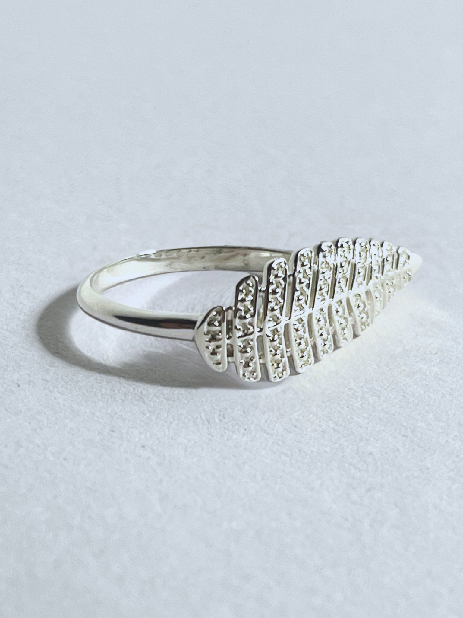 Enchanting Fern Leaf Silver Ring - Stellify