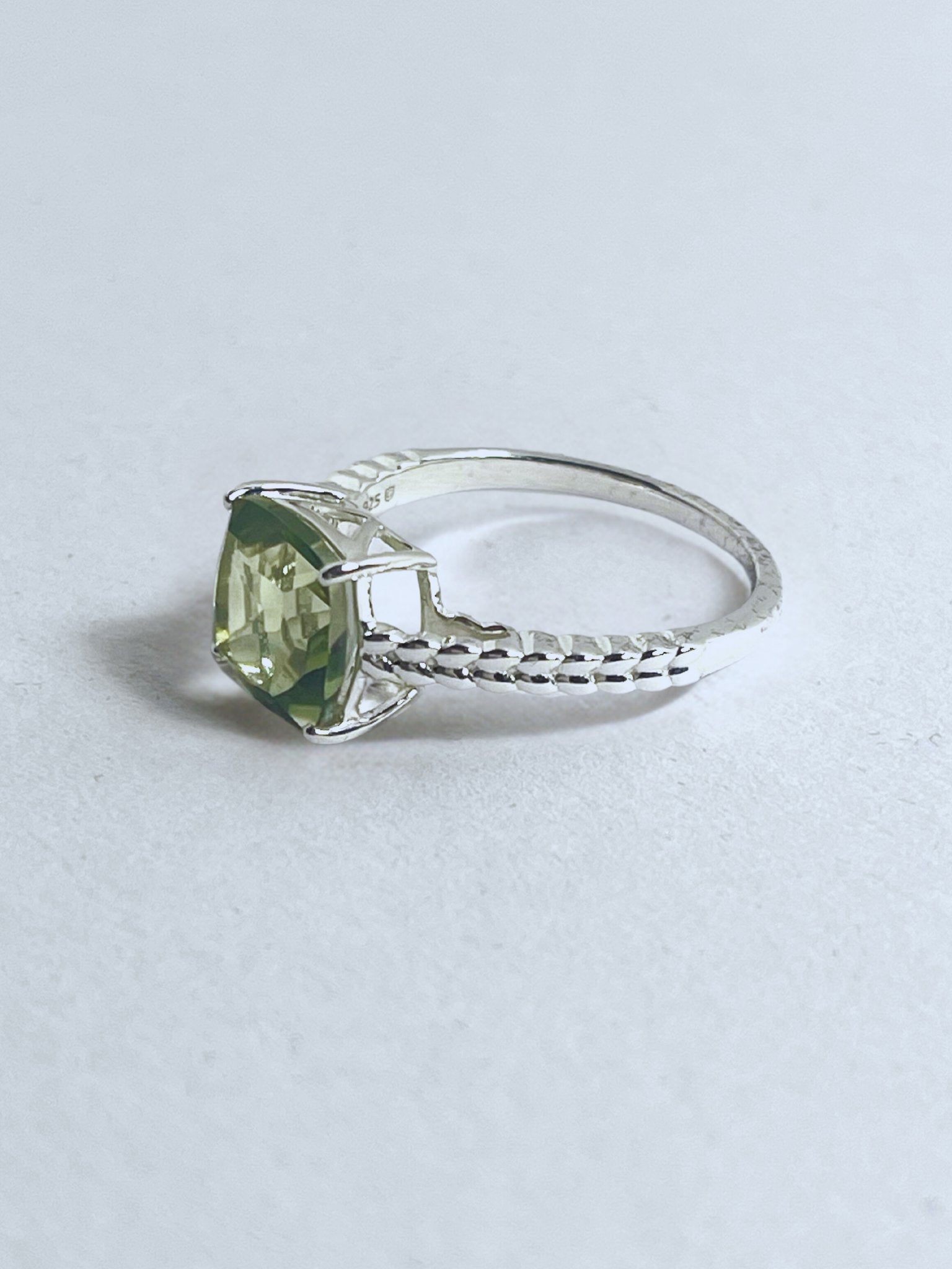 Fern Green Quartz Statement Ring - Stellify